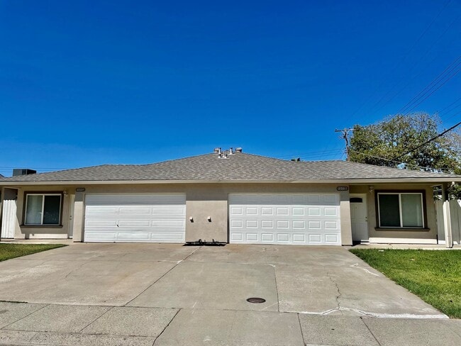 Building Photo - LINCOLNVIL9849 Unit A