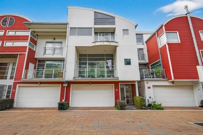 Building Photo - 6014 Fairdale Ln Unit E