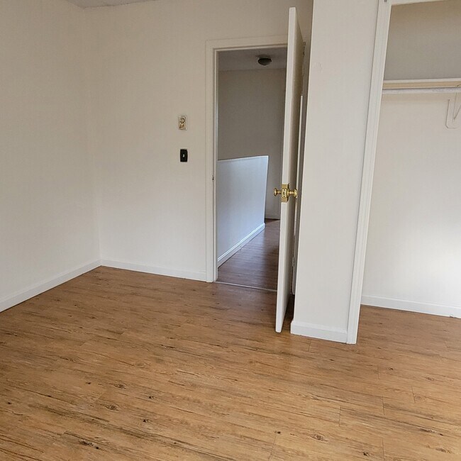 384 College St Unit 4