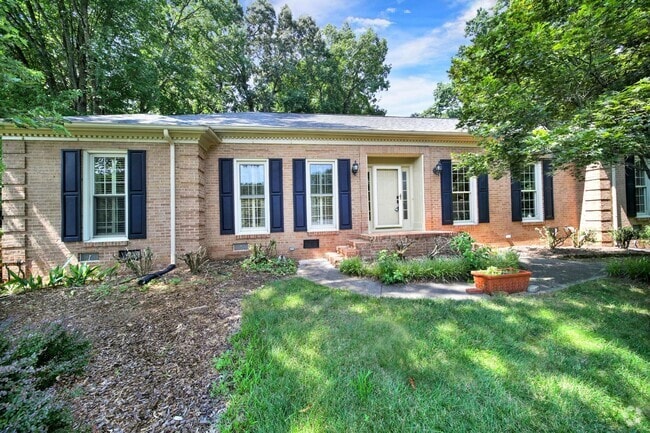 Building Photo - Lovely 3 Bed 2.5 Bath Ranch Home in South ...
