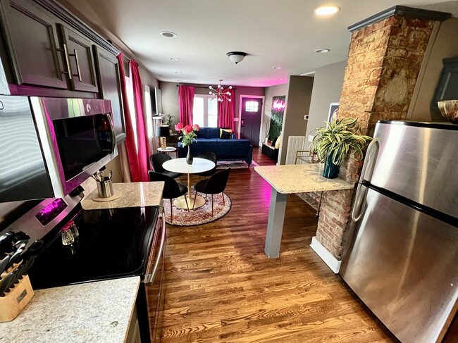 Photo - 202 Raymond St
