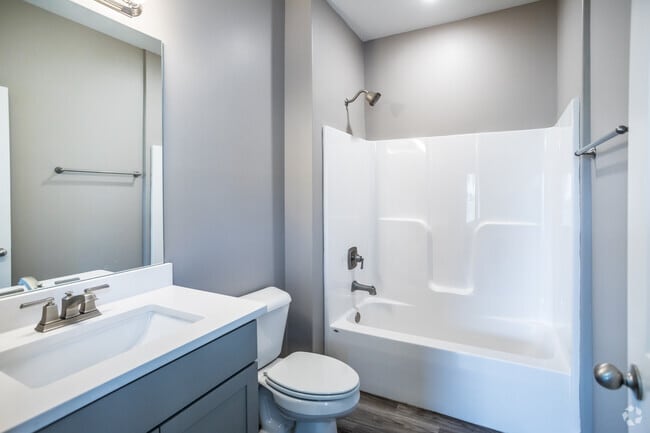 2 BR, 2 BA - 1000 SF