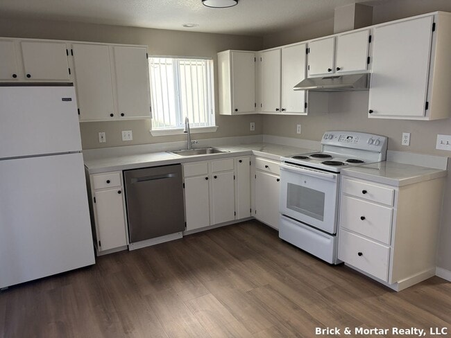 Building Photo - 300 Kennel Ave Unit C