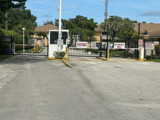 Photo - 410 NW 214th St Unit 105