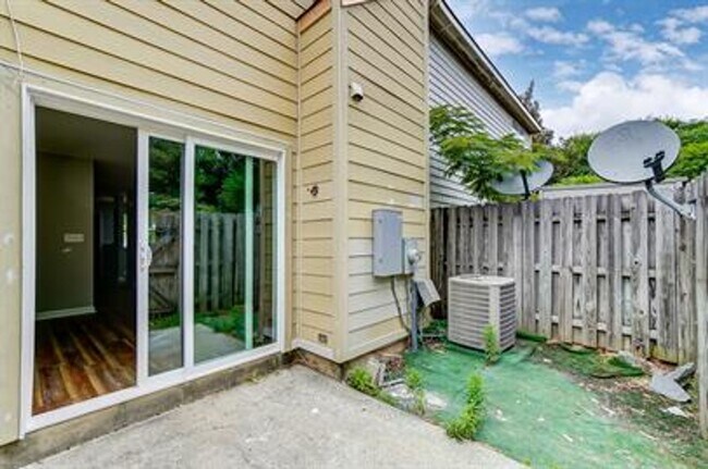 Photo - 3821 Mosscroft Ln