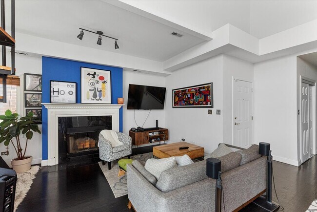 Building Photo - 1826 W Rice St Unit 4 Rental
