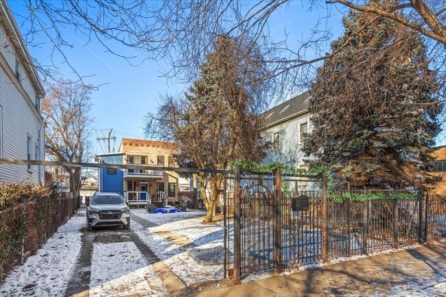 Building Photo - 3144 N Spaulding Ave