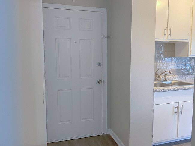 Photo - 1 bed 1 bathroom apartment Unit 610-2