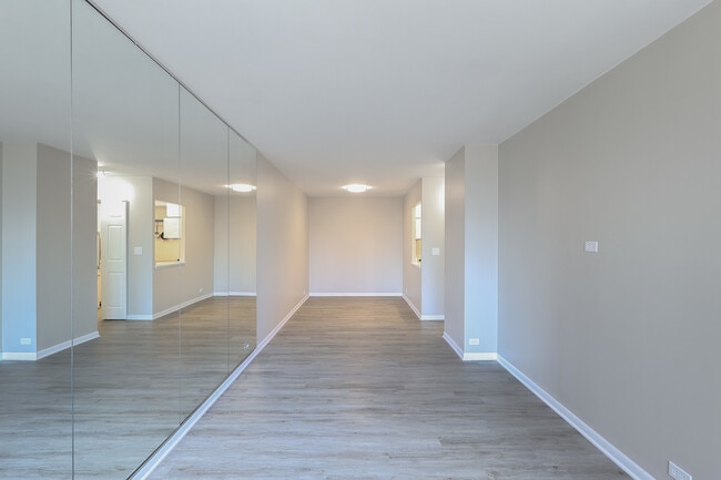 Photo - 155 N Harbor Dr Unidad 614