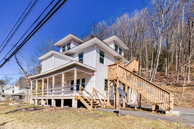 Building Photo - 2016 Old Rte 17 Unit 2