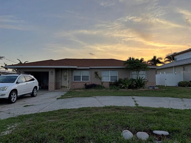 Building Photo - "Charming 3-Bed, 2-Bath Home in Bradenton ...