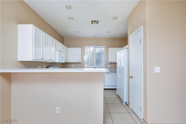 Photo - 10736 Tottenham Ave