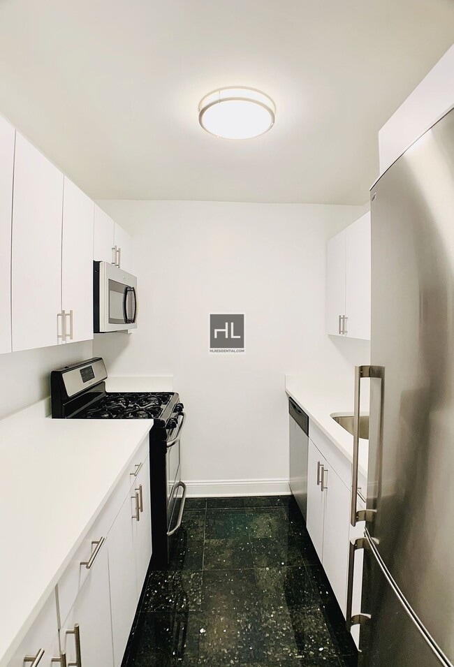 Photo - E 16 ST Unidad 8D