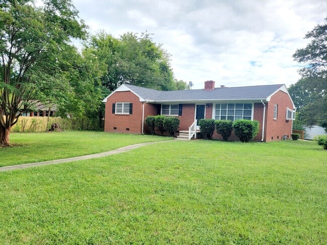 Photo - Spacious 3 Bed, 2 Bath Home in Graham, NC ...