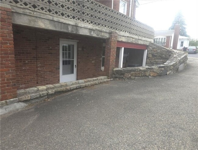 Building Photo - 122 Jane St