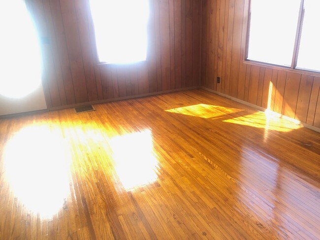 Photo - Neat 3 BR house in south Bloomington. Hard...