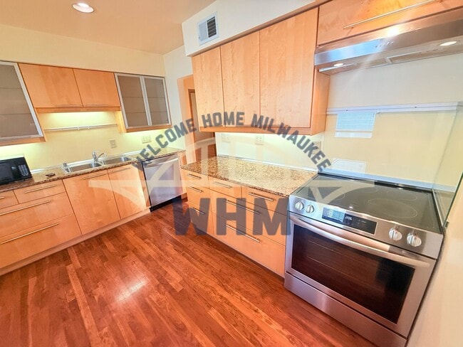 Building Photo - 7315 Harwood Ave