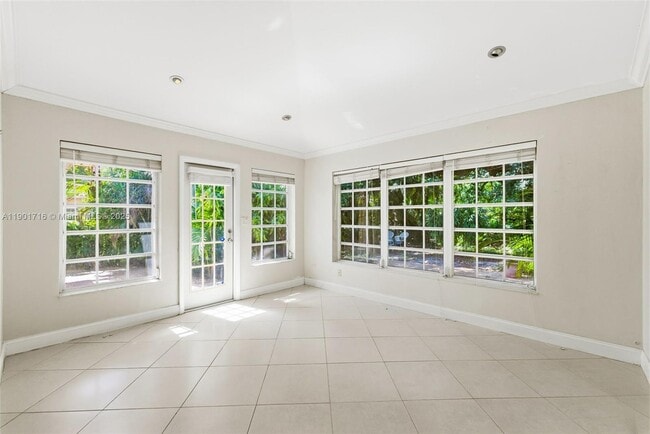 Photo - 3300 Segovia St