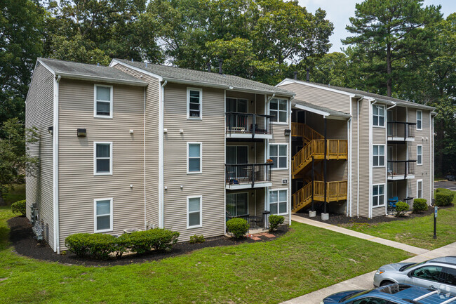 Building Photo - Greens at Schumaker Pond Rental