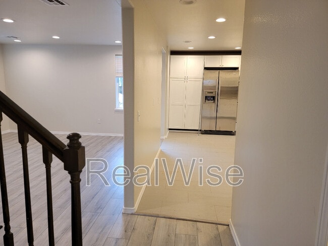 344 W Selmar Ct