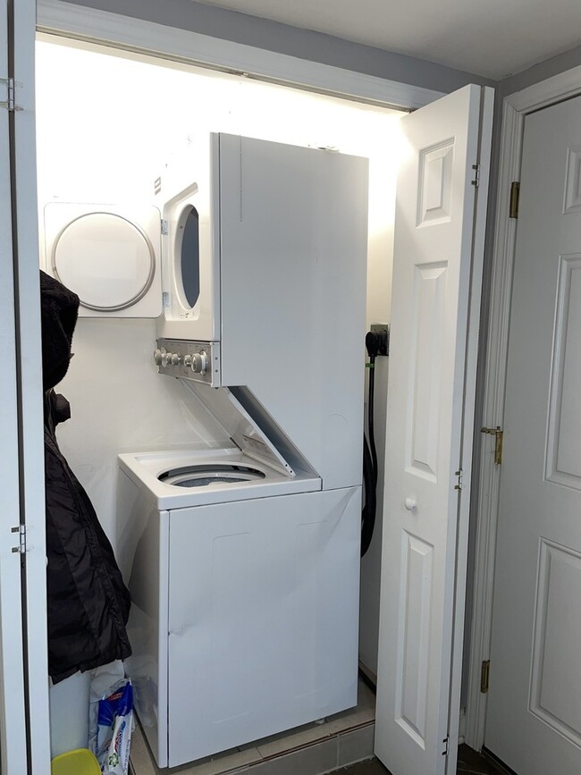 Photo - 16W625 Mockingbird Ln Condo Unit 104