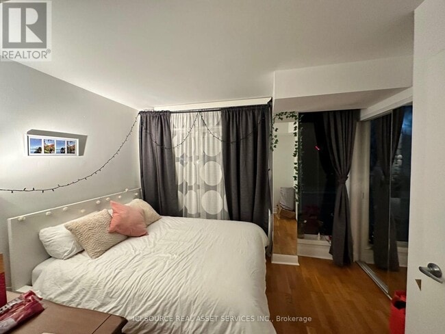 Photo - 415 Jarvis St