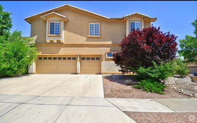 Building Photo - COMING SOON Large 5 Bedroom home with loft...