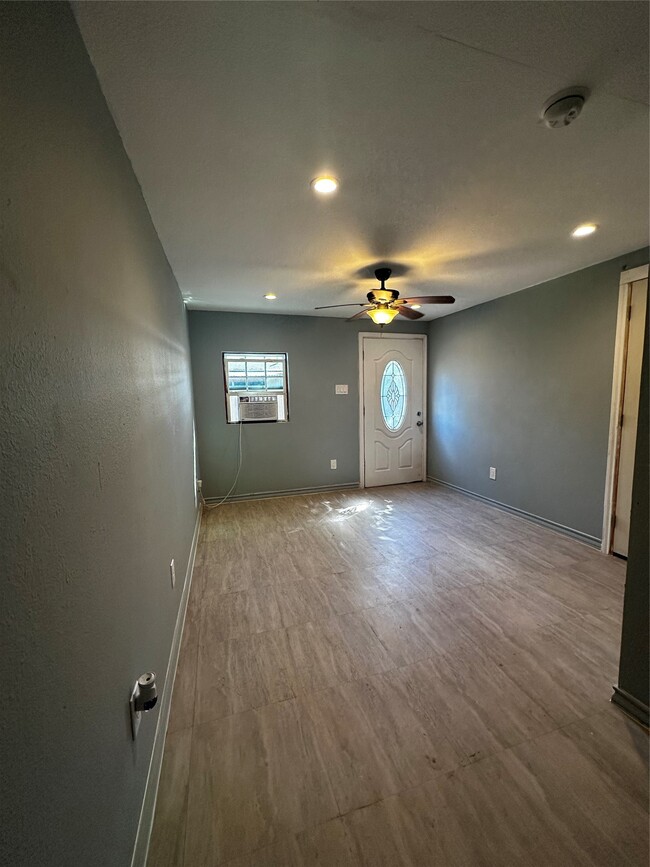 Photo - 9337 Talton St