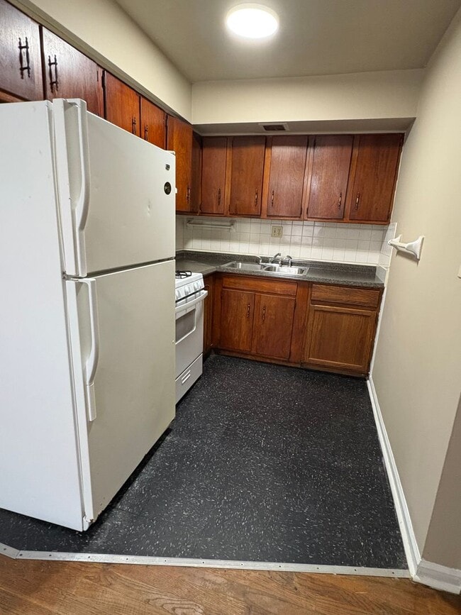 Building Photo - 2 Bedroom Duplex on Strode Station Circle