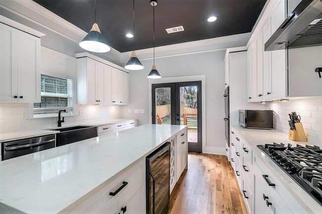 Photo - 243 Oakcliff Ct NW