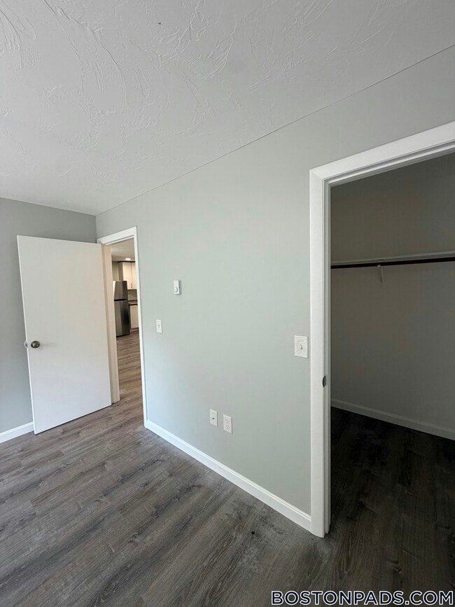 Building Photo - 433 Sunderland Rd