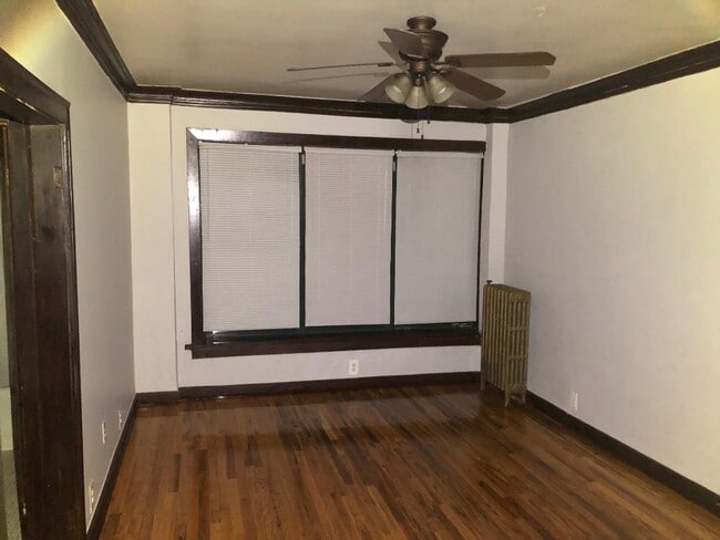 Building Photo - 846 W Montrose Ave Rental