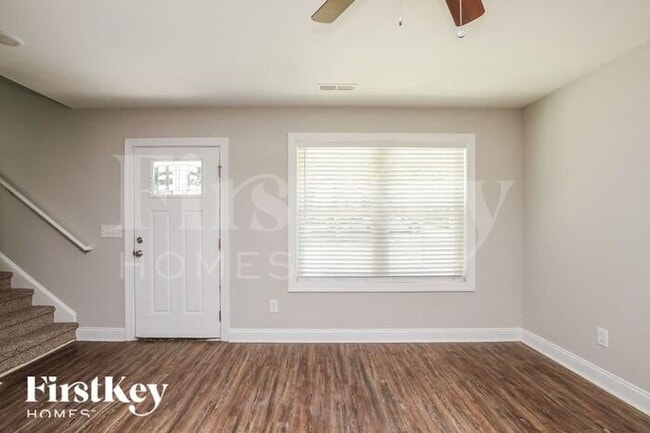 Photo - 665 Wilson St