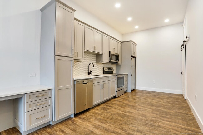 Photo - 44 Greenwich Ave Unit 3-1