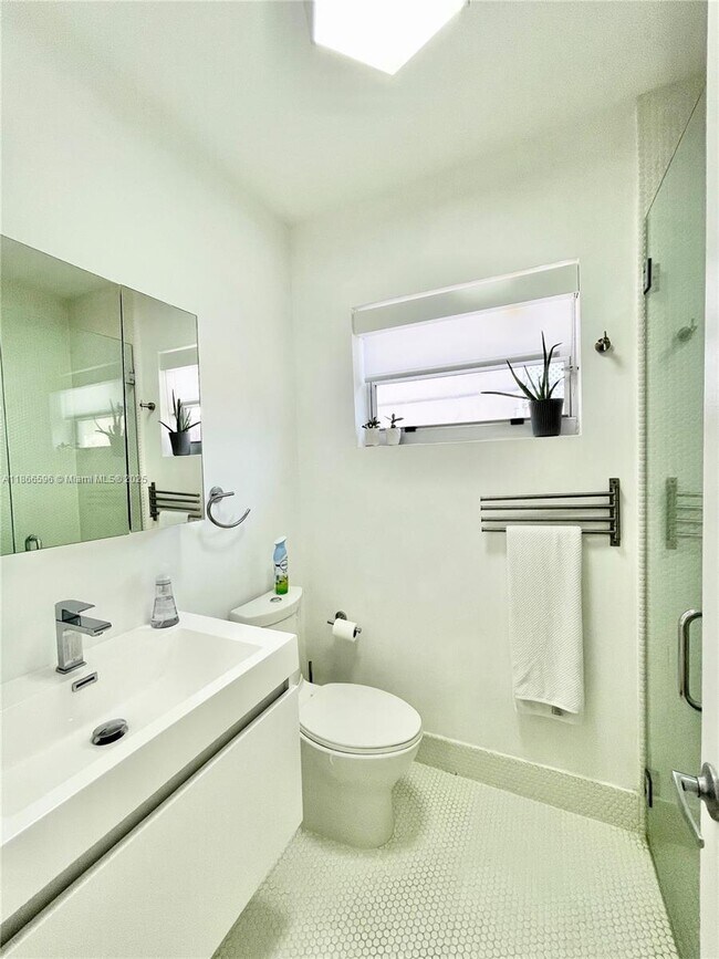 Photo - 1604 Drexel Ave Unidad 209