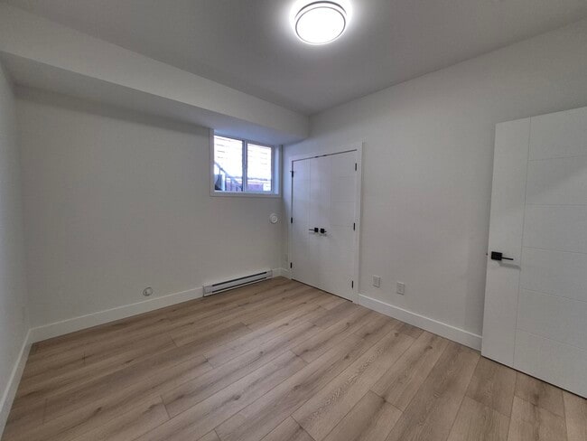 2303 Hudson Ter Unit Suite