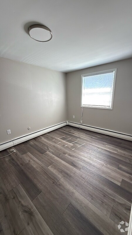 Building Photo - 2714 Woodlawn St Unit 5 Rental