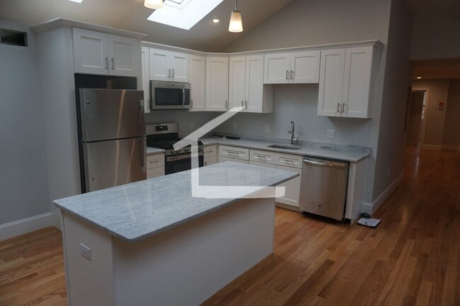 Fantastic 4-bed/2-bath in Brighton for 9/1 - Fantastic 4-bed/2-bath in Brighton for 9/1