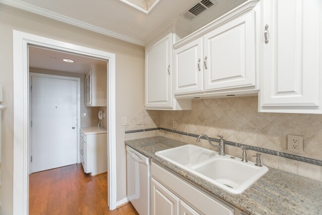 Building Photo - 5100 San Felipe St Unit 253