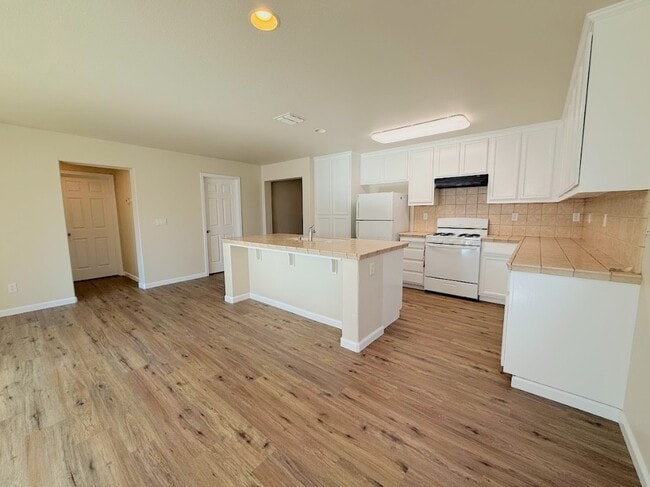 Photo - 1330 Riverside Ct