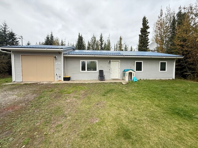 Building Photo - 3 bedroom home in the heart of North Pole,...
