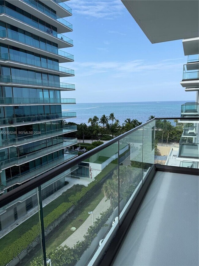 10185 Collins Ave Unit 822