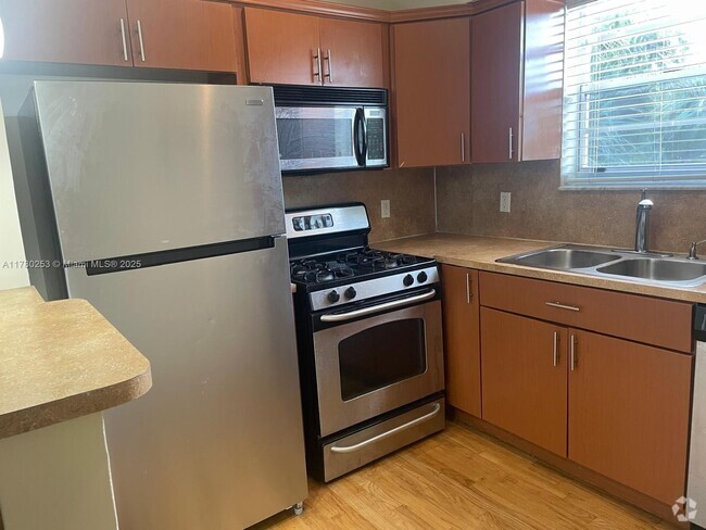 Building Photo - 815 W 40th St Unit 7 Rental