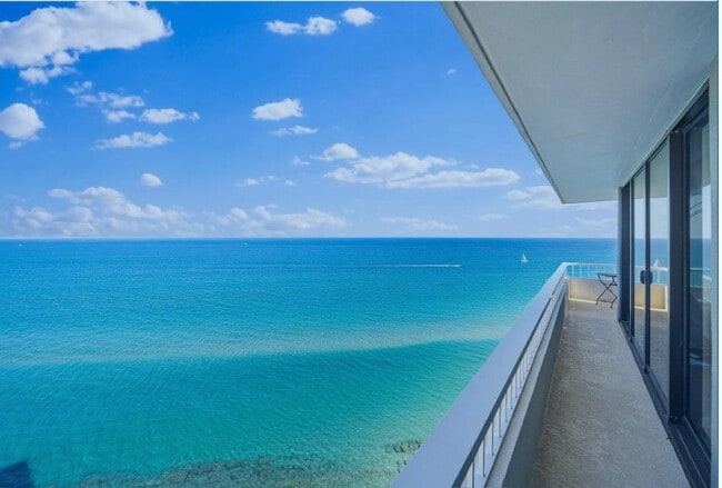 Building Photo - 5540 N Ocean Dr Unit 8c