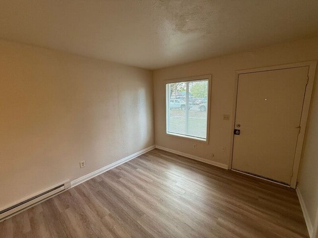 Photo - 1574 Bellevue St SE