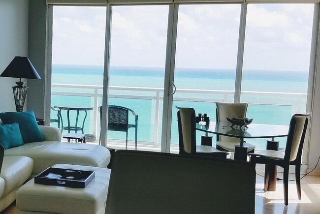 Building Photo - 6917 Collins Ave Unit PH15