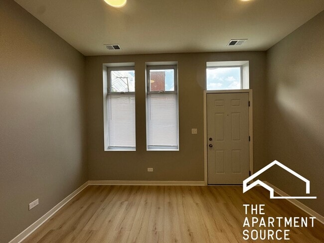 Photo - 4007 W School St Unit E