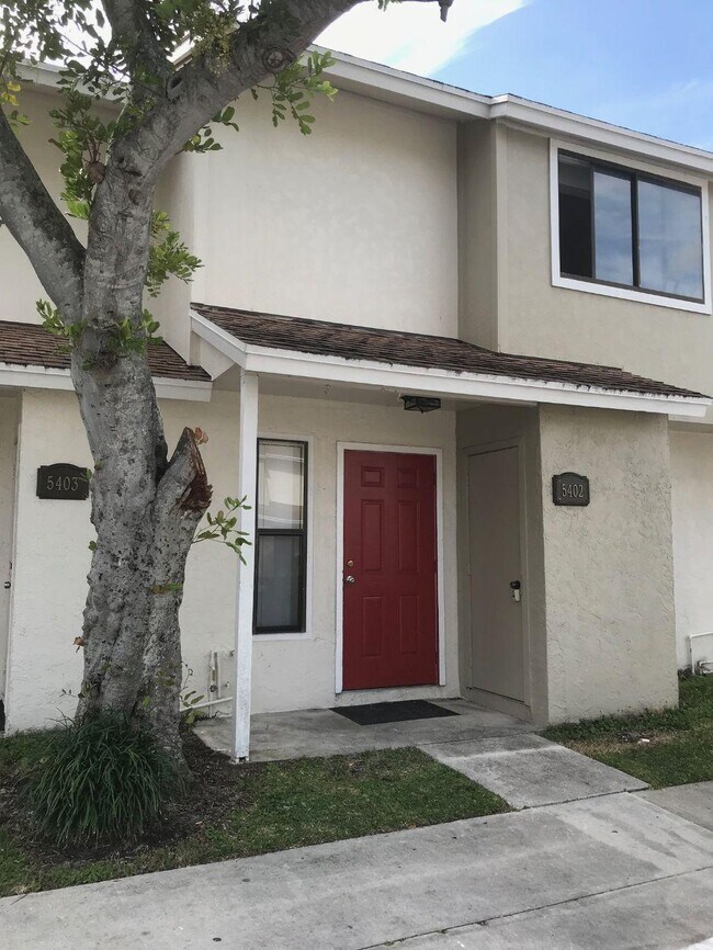 Building Photo - 5402 Bayside Dr Rental