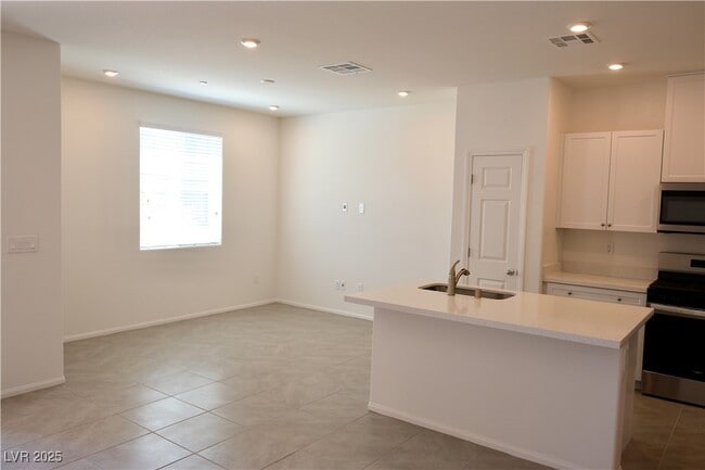 Building Photo - 1168 Heliodor Ave Rental