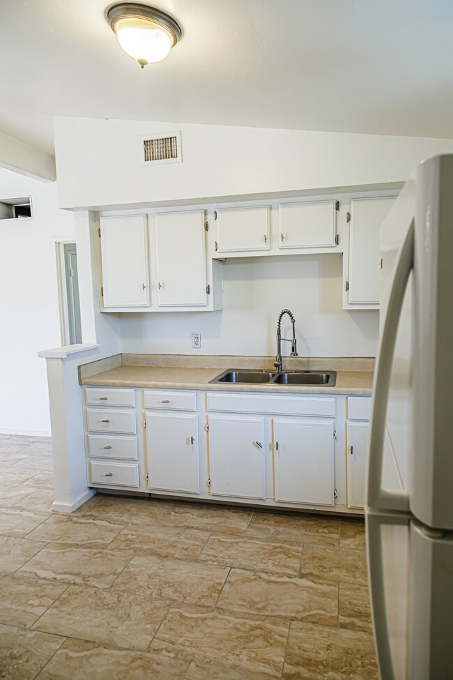 Photo - 2317 S Forgeus Ave